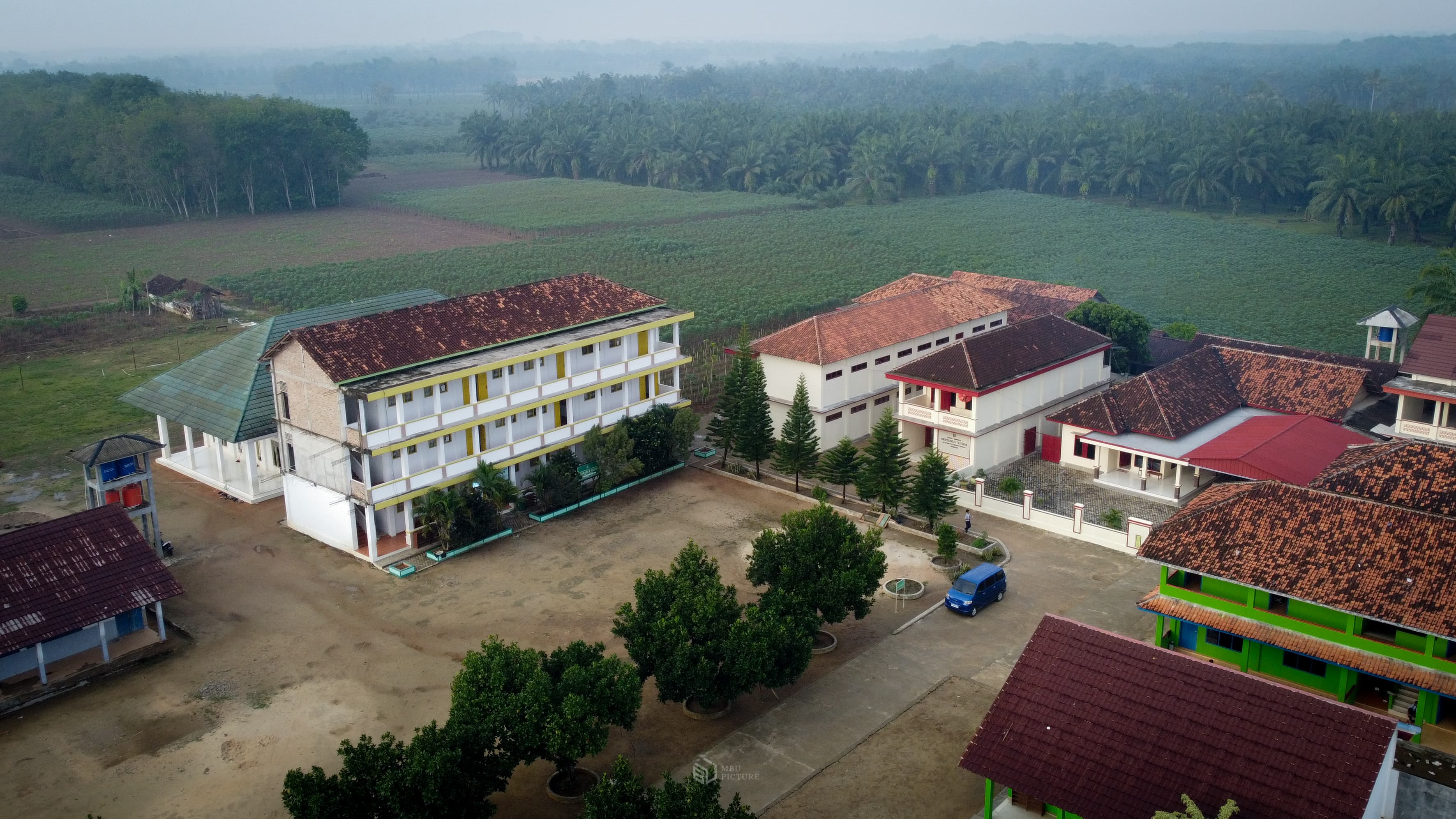 Gedung kampus Institut Islam Bustanul Ulum